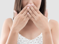 ​What causes <i class="tbold">bad breath</i>?​