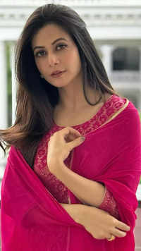 <i class="tbold">koel</i> Mallick is a stunning display of simplicity and grace in royal pink suit