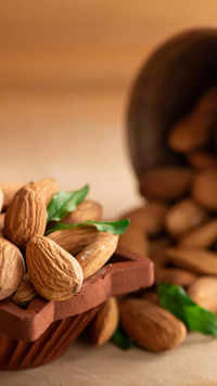 Benefits of almond <i class="tbold">ubtan</i>​