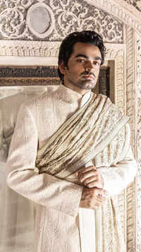 Meet India's most handsome prince Yuvraj Vivasvat Pal of <i class="tbold">karauli</i>