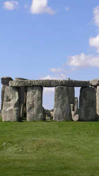 Stonehenge, <i class="tbold">england</i>