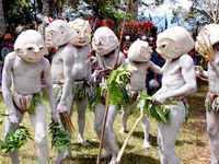 ​Endocannibalism of the Fore People, <i class="tbold">papua new guinea</i>:​
