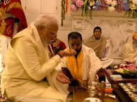 PM Modi performed 'puja' inside <i class="tbold">sanctum sanctorum</i>