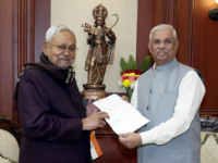​Bihar <i class="tbold">cm nitish kumar</i> resigns, stakes claim to new government