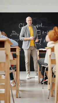 <i class="tbold">montessori</i> Teachers Training