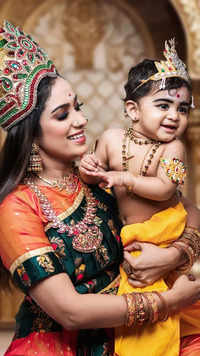 ​In Pics: Diya and baby girl stun in goddess Parvathy and lord Murugan makeover​