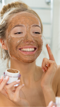 Cleansing <i class="tbold">facial mask</i>