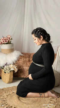 Her <i class="tbold">baby bump</i> stories