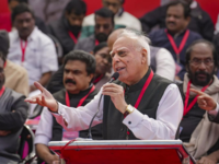 <i class="tbold">rajya sabha mp</i> Kapil Sibal joins the protest