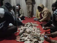 Thief returns money to <i class="tbold">dargah</i> with a letter