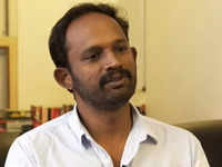 Thieves return <i class="tbold">national film awards</i> to director M Manikandan