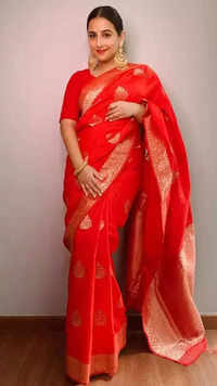 Red <i class="tbold">banarasi sari</i>
