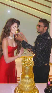 <i class="tbold">Honey Singh</i> and his expensive gifts