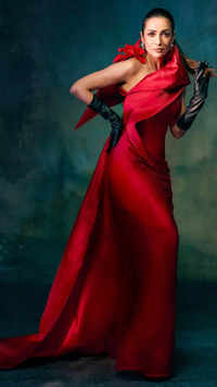 Malaika Arora commands attention in a dramatic red gown with black <i class="tbold">opera</i> gloves