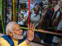 PM <i class="tbold">modi wave</i>s at supporters