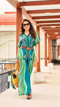 Deepika Padukone raises the fashion bar higher in exquisite blue saree