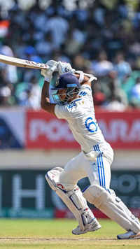 ICC Men's Player of the Month <i class="tbold">award</i>