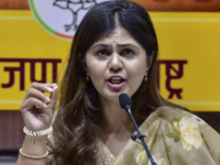 BJP fields <i class="tbold">pankaja munde</i> from Beed