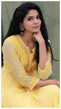​Amruta Khanvilkar to Pooja Sawant; <i class="tbold">marathi actress</i>es Who Stunned In Yellow outfits ​