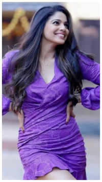 ​Pooja Sawant To Sayali Sanjeev; <i class="tbold">marathi actress</i>es Who Stunned in Blue