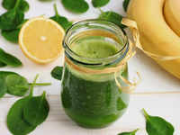 <i class="tbold">banana</i> and Spinach Smoothie