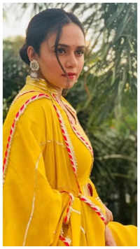 ​Amruta Khanvilkar to Sonalee Kulkarni: <i class="tbold">marathi actress</i>es Who Stunned in Yellow ​