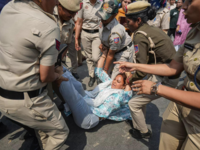 Water cannons, Lathi charge at <i class="tbold">aap protest</i>ers