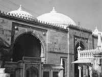 <i class="tbold">jamaat</i> Khana Masjid