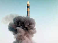 Agni-V nuclear <i class="tbold">missile</i> with multiple warheads