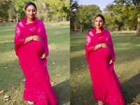 Maternity glow in pink <i class="tbold">saree</i>