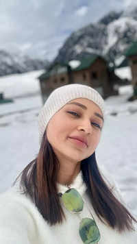 Mimi Chakraborty is a snow angel in Kashmir!