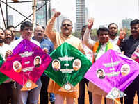 <i class="tbold">bjp worker</i>s hold kites with imprint 'Ab ki bar 400 par' in Mumbai