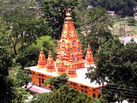 All about the unique <i class="tbold">hanuman temple</i>