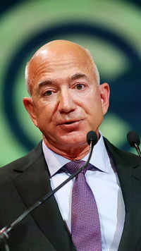 Jeff Bezos' Career Trajectory: Educational <i class="tbold">odyssey</i> to Amazon Throne