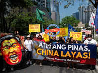 Phillipines protesters chant 'China leave!'