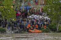 Boat capsizes in <i class="tbold">jhelum</i> river