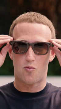 <i class="tbold">mark</i> Zuckerberg