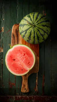 <i class="tbold">watermelon</i>