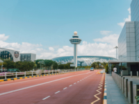 <i class="tbold">changi</i> airport dethroned from top