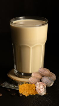 ​​Benefits of <i class="tbold">nutmeg</i> milk as a bedtime drink​