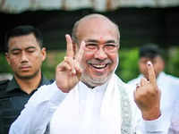 Manipur CM <i class="tbold">n biren singh</i> casts his vote