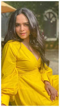 ​Amruta Khanvilkar to Sayali Sanjeev; <i class="tbold">marathi actress</i>es Who Stunned In Yellow Outfits​​