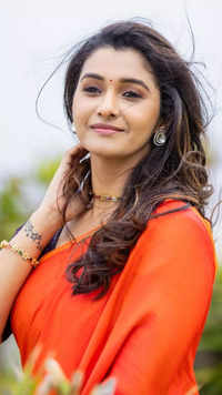 Priya Bhavani Shankar's <i class="tbold">gorgeous</i> saree looks