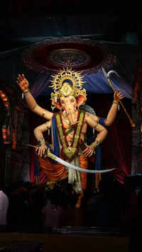 <i class="tbold">lord</i> Ganesha