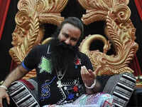 Joining <i class="tbold">dera sacha sauda</i>