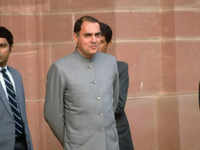 <i class="tbold">rajiv gandhi</i>