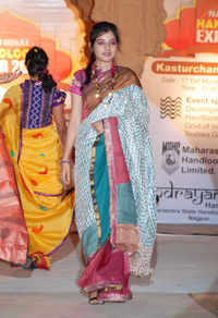 New pictures of <i class="tbold">national handloom expo</i>