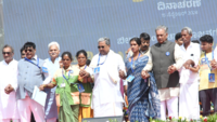 Siddaramaiah leads human chain at Vidhana Soudha <i class="tbold">event</i>