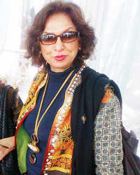 <i class="tbold">queenie singh</i>'s party