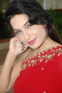 Pakistani Actress Meera: Latest News, Videos and Photos of Pakistani  Actress Meera | Times of India